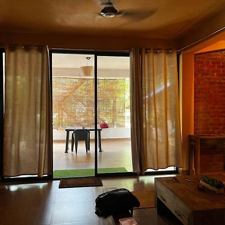 Satori Wellness Cottages I Yoga, Sauna, Ice Bath, Holistic Therapies & More Мандрем Экстерьер фото