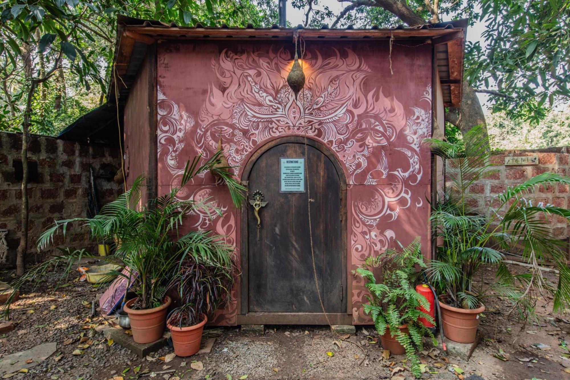 Satori Wellness Cottages I Yoga, Sauna, Ice Bath, Holistic Therapies & More Мандрем Экстерьер фото