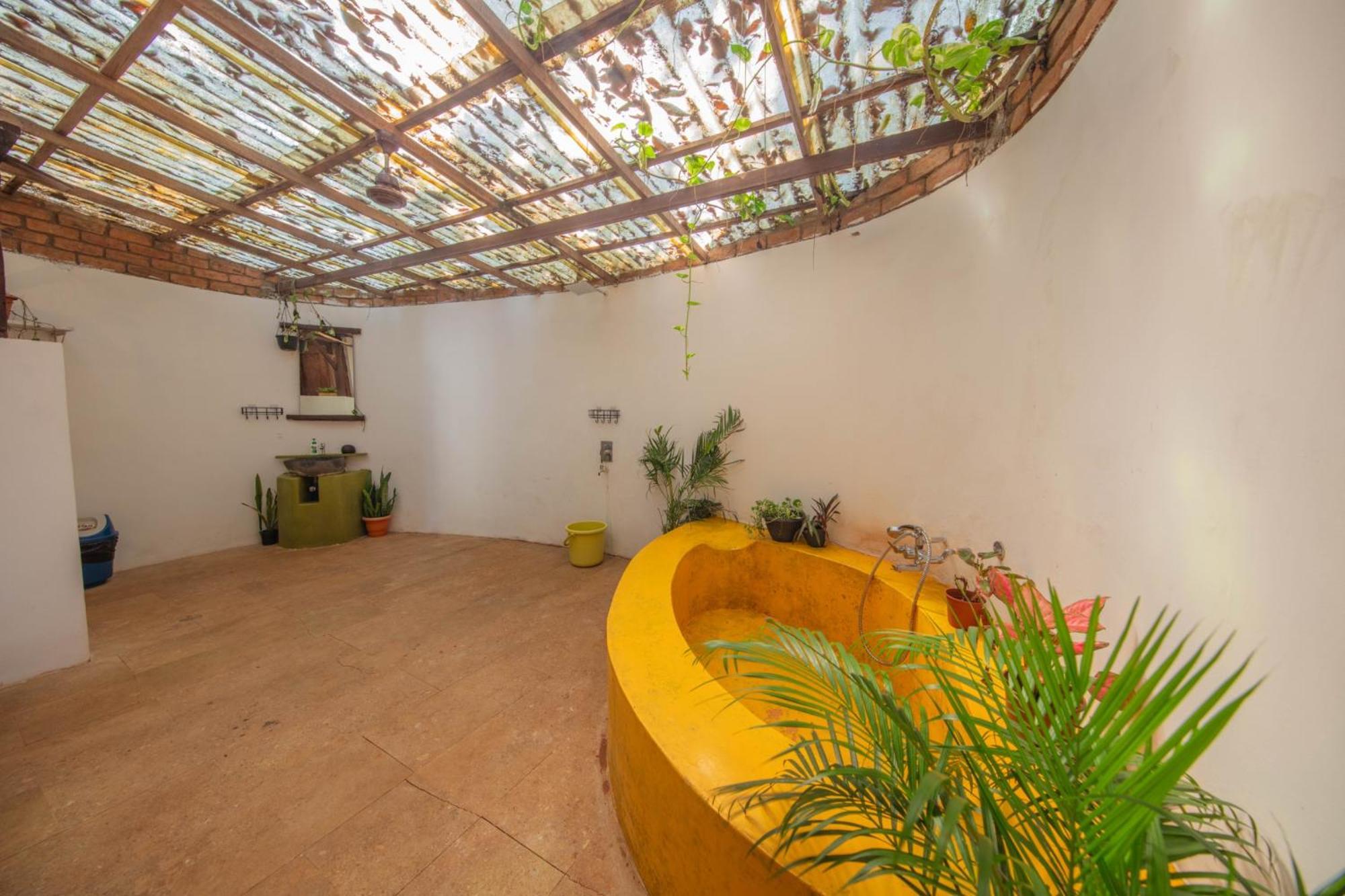 Satori Wellness Cottages I Yoga, Sauna, Ice Bath, Holistic Therapies & More Мандрем Экстерьер фото