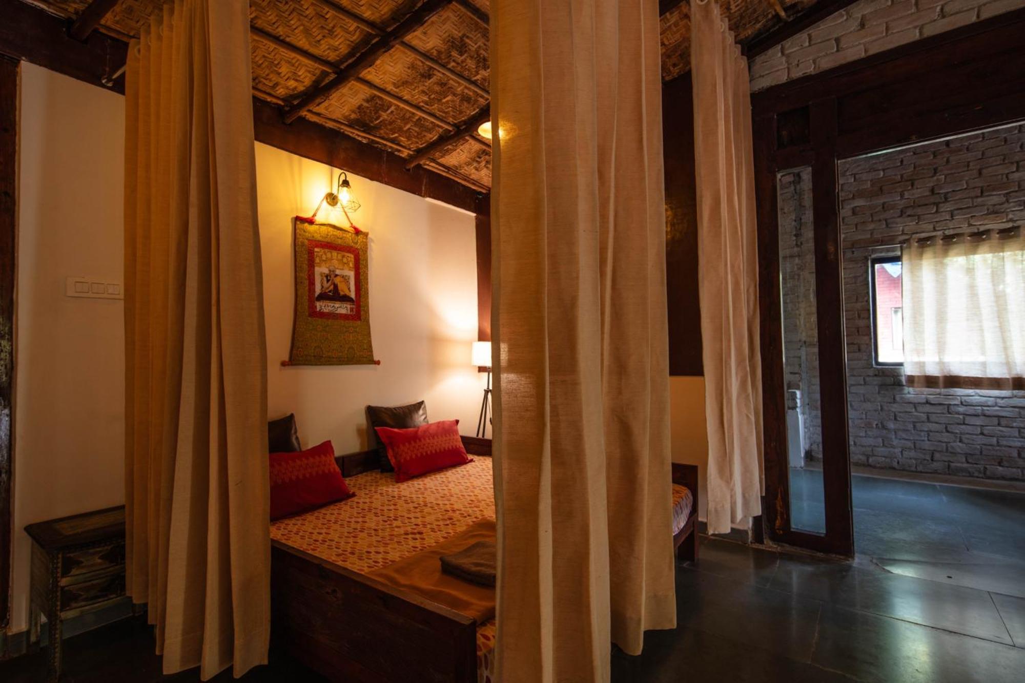 Satori Wellness Cottages I Yoga, Sauna, Ice Bath, Holistic Therapies & More Мандрем Экстерьер фото